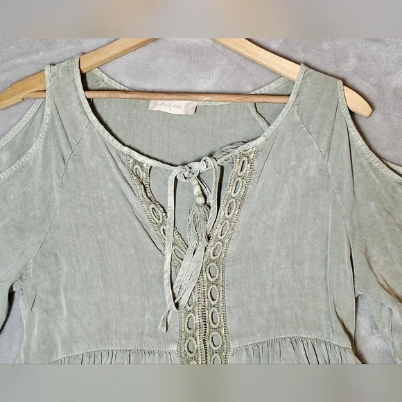 Altard State Woman's Cold Shoulder‎ Dress Size S Embroidered Design With Ribbon. - Picture 2 of 12